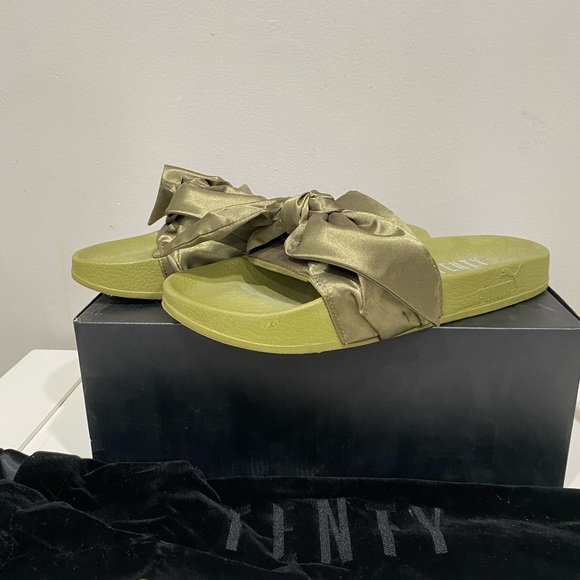 Puma Fenty Slide size 10.5 with dust bag - Picture 3 of 4
